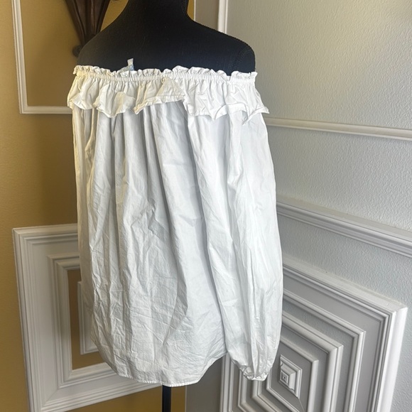 Hill House Home
Lena Top White Off-Shoulder Blouse - Picture 8 of 9